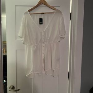 NWT, soft white Torrid blouse